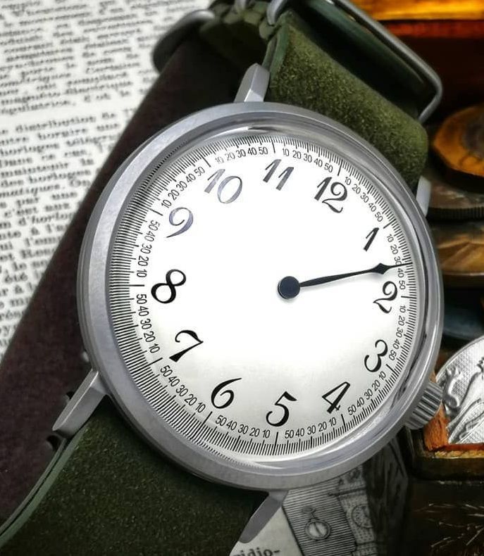 7982G-C Red Star Single Hand Watch Solo