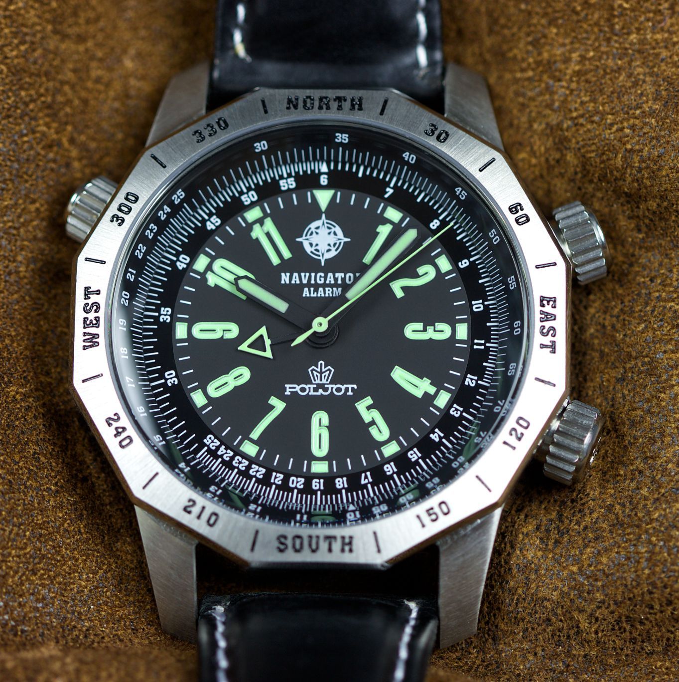 Le club des heureux propriétaires décomplexés de montres "hommage" - tome 2 - Page 27 Navigatoralarm1eckig