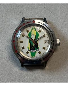 Vostok Automatik Frau in kaukasischer Nationaltracht